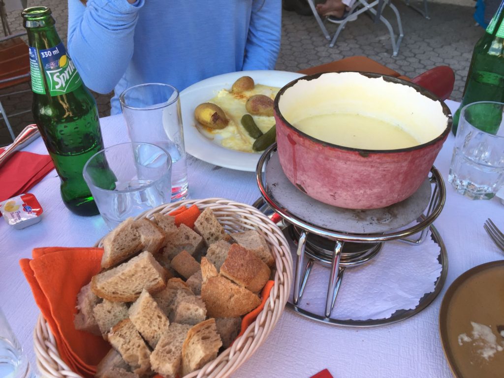 fondue and raclette, reasons to visit Switzerland